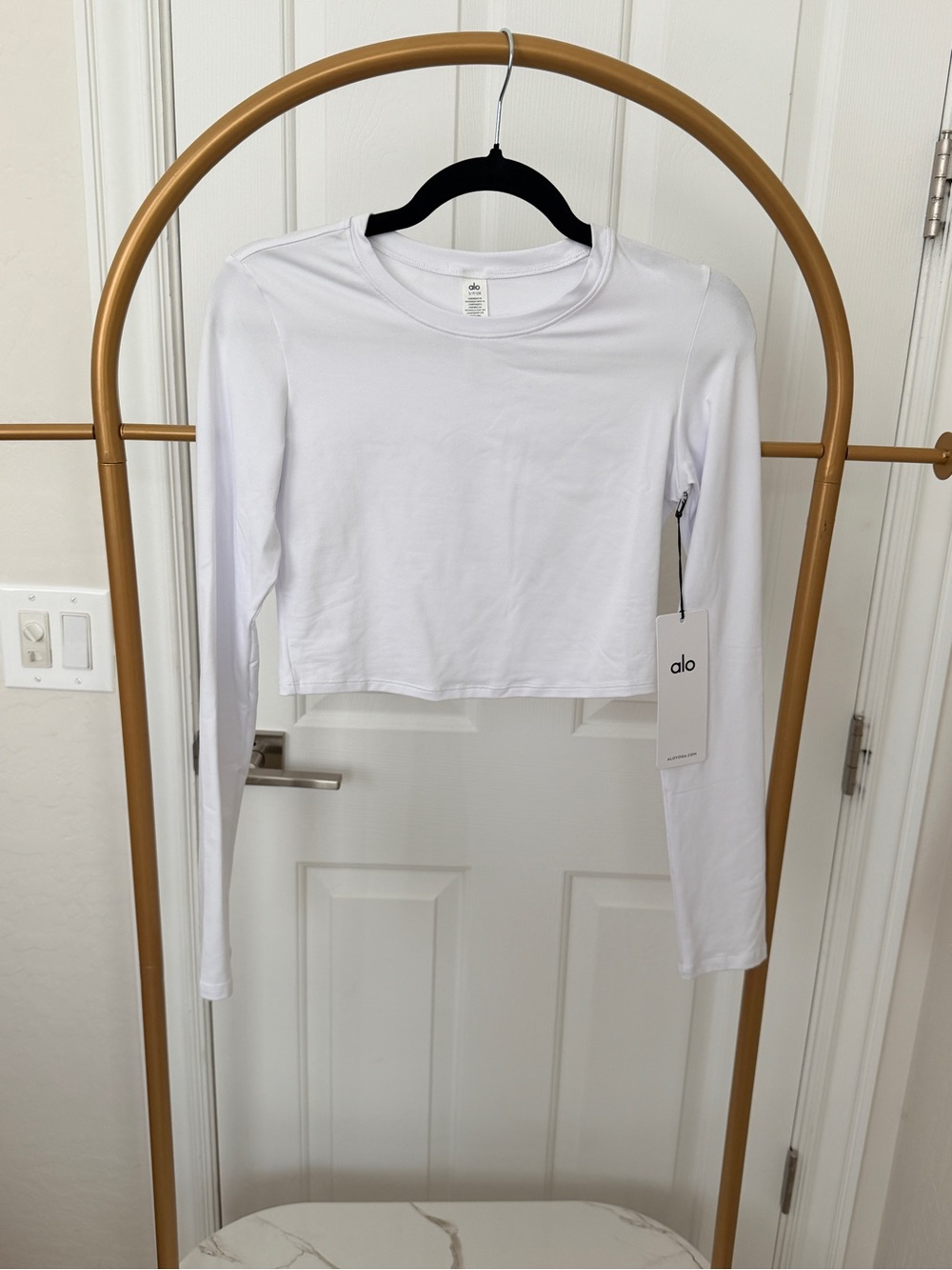 ALO Yoga White Long Sleeve Cropped Tee